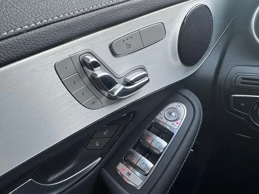 Mercedes-Benz GLC Coupe Mercedes-Benz GLC coupe 2022 facelift GLC 260 4MATIC coupe SUV 2023 — миниатюра 2
