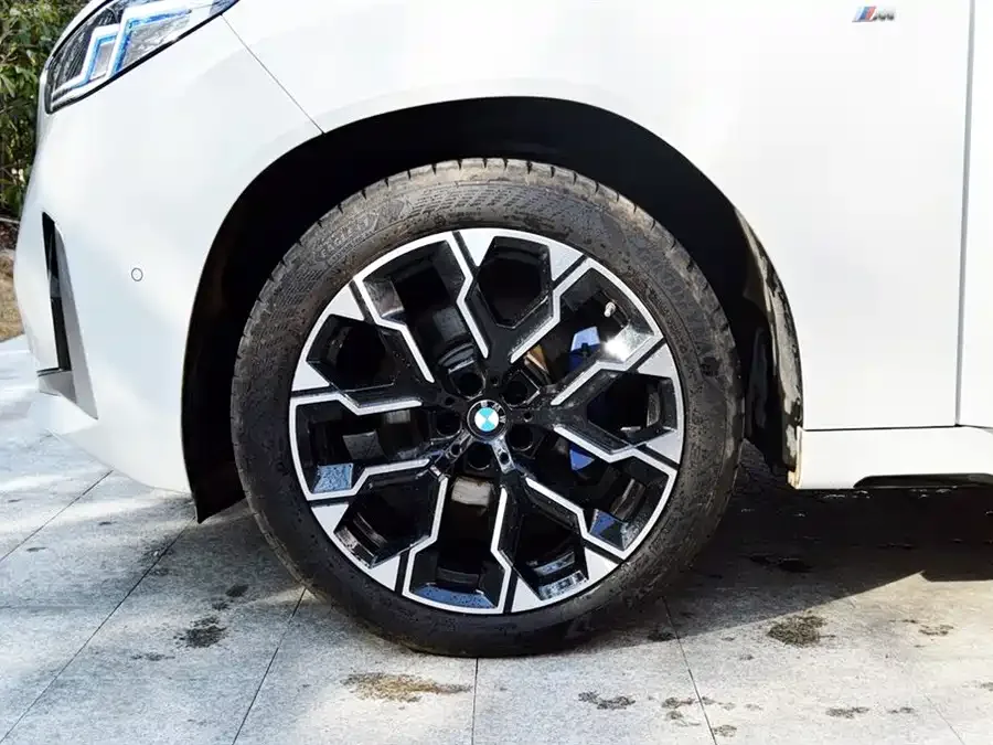BMW X3 2025 xDrive30L Exclusive M Sport Package 2025 — миниатюра 3