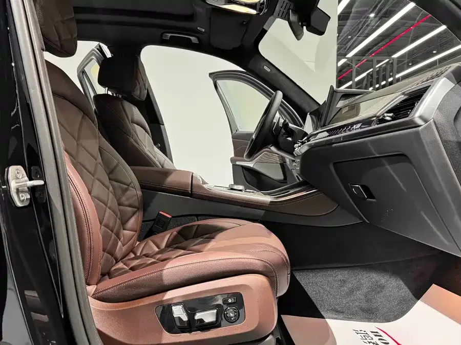 BMW X5 2026 facelift xDrive 40Li M Sport Shadow Edition 2026 — миниатюра 4