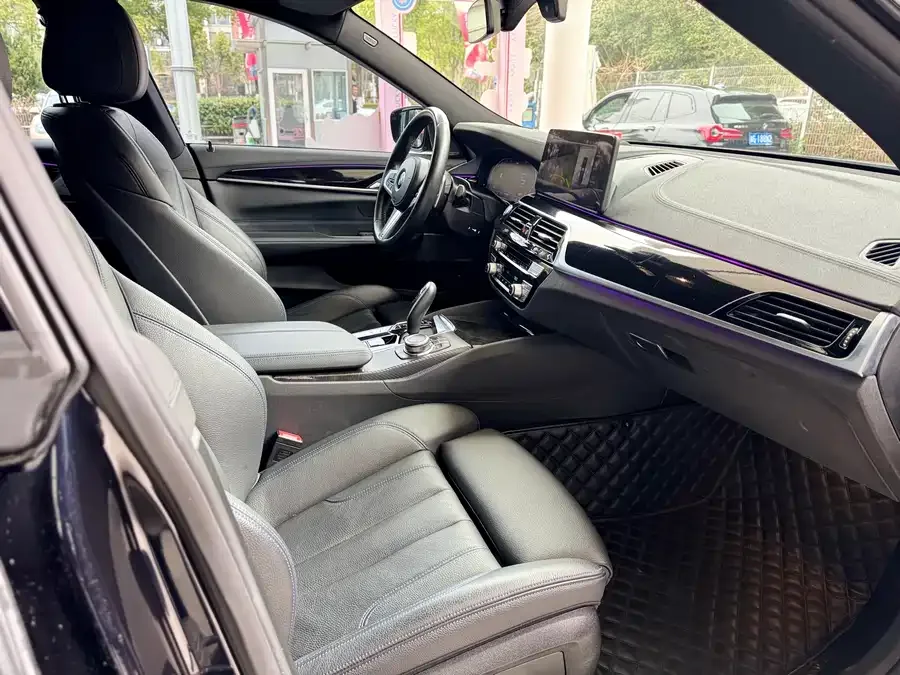 BMW 6 Series GT 2022 630i M Sport Package 2022 — миниатюра 4