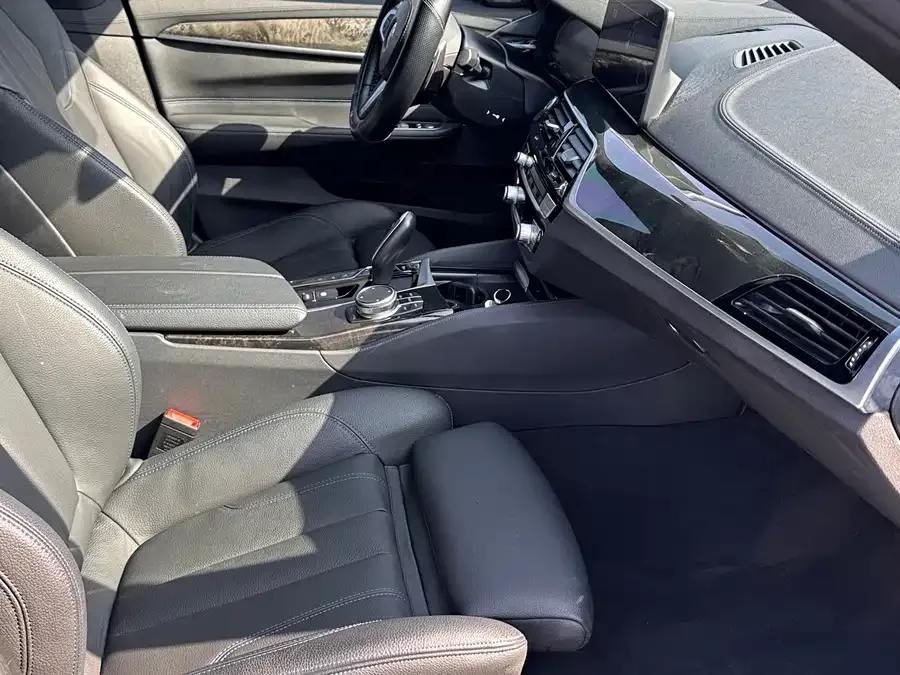 BMW 6 Series GT 2022 630i M Sport Package 2024 — миниатюра 3