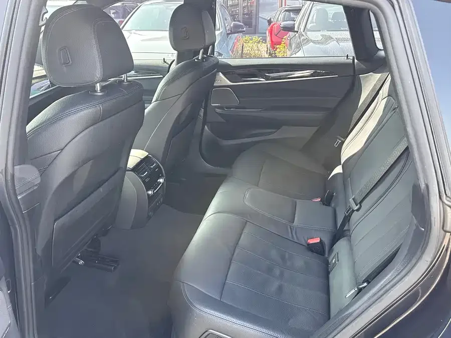 BMW 6 Series GT 2022 630i M Sport Package 2024 — миниатюра 4
