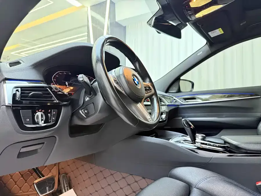 BMW 6 Series GT 2022 630i M Sport Package 2023 — миниатюра 2