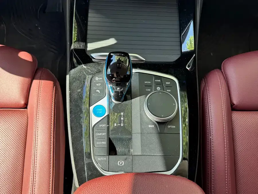 BMW iX3 2023 innovative model 2023 — миниатюра 3
