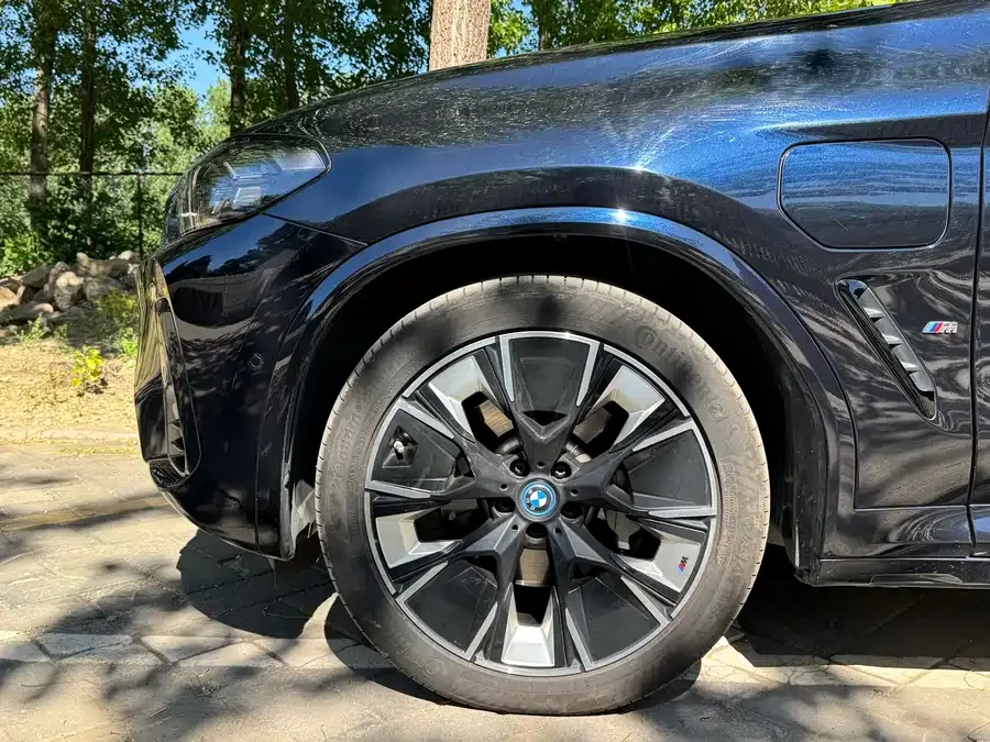 BMW iX3 2023 innovative model 2023 — миниатюра 5