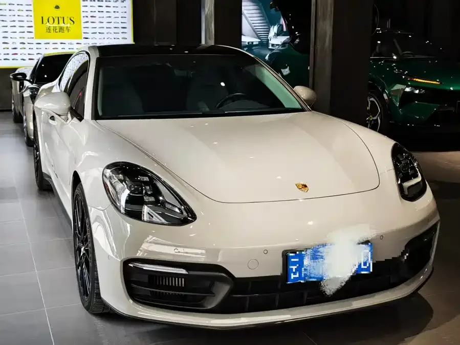 Porsche Panamera 2023