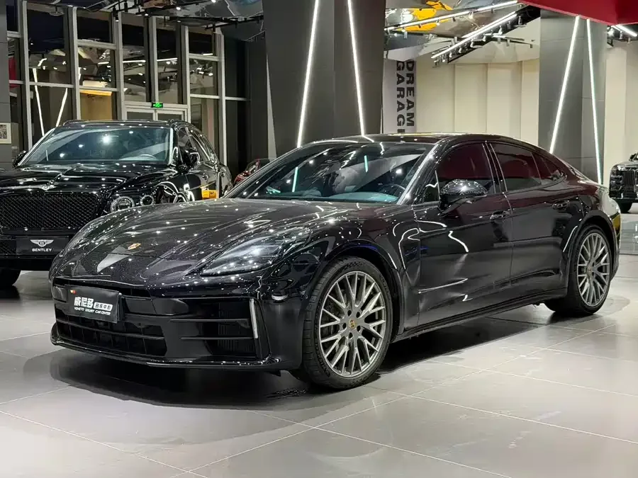 Porsche Panamera 2025