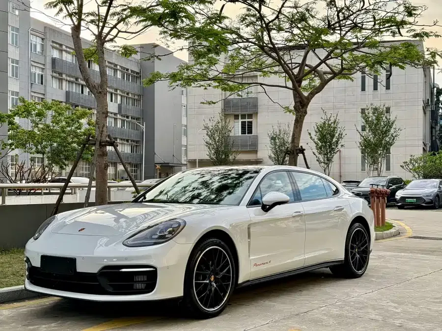 Porsche Panamera 2023