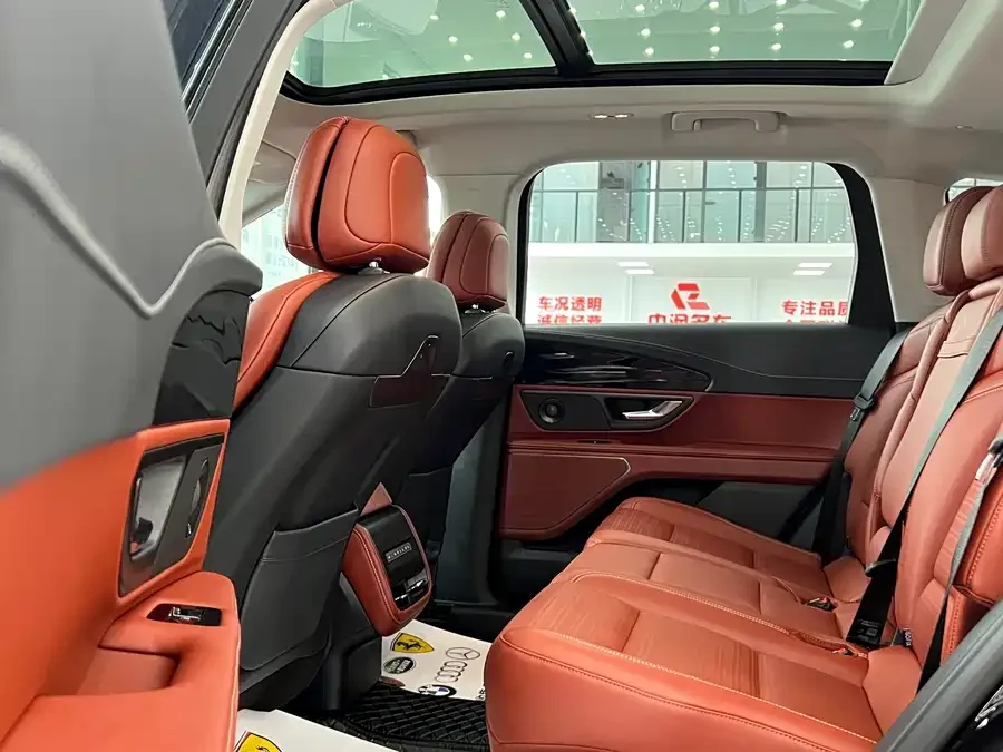 Lincoln Navigator Navigator 2025 2.0T 4WD Premium Edition 2025 — миниатюра 2