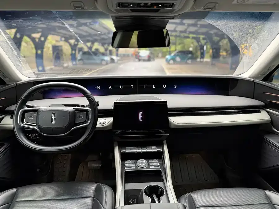 Lincoln Navigator Navigator 2023 2.0T 4WD Premium Edition 2023 — миниатюра 3