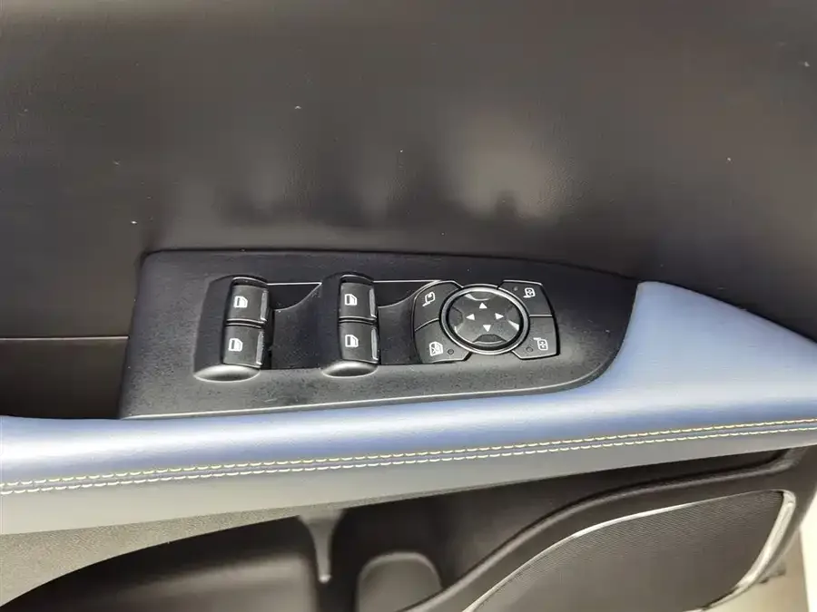 Lincoln Navigator Navigator 2021 2.7T 4WD Premium Edition 2022 — миниатюра 3