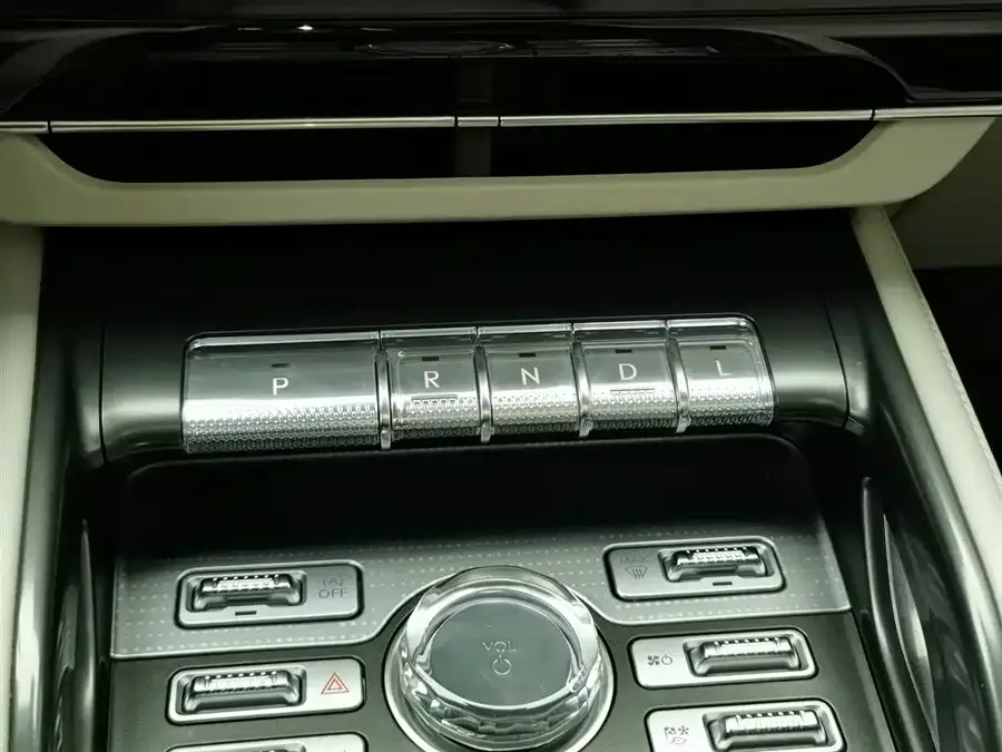Lincoln Navigator Navigator 2025 2.0T 4WD Premium Edition 2025 — миниатюра 4