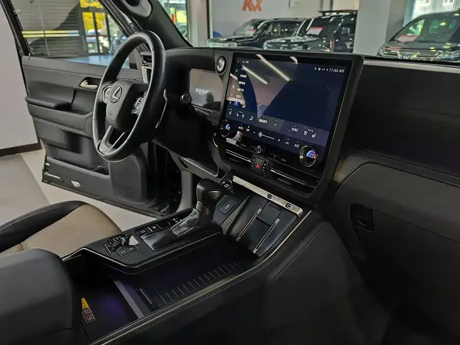 Lexus GX 2024 Overtrail Peak Edition 2025 — миниатюра 3
