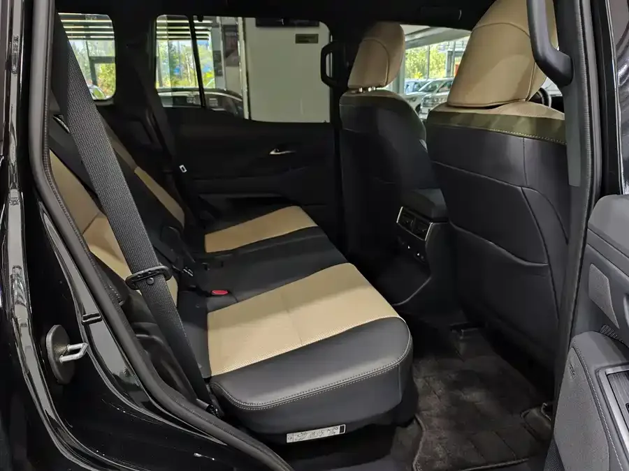 Lexus GX 2024 Overtrail Peak Edition 2025 — миниатюра 4