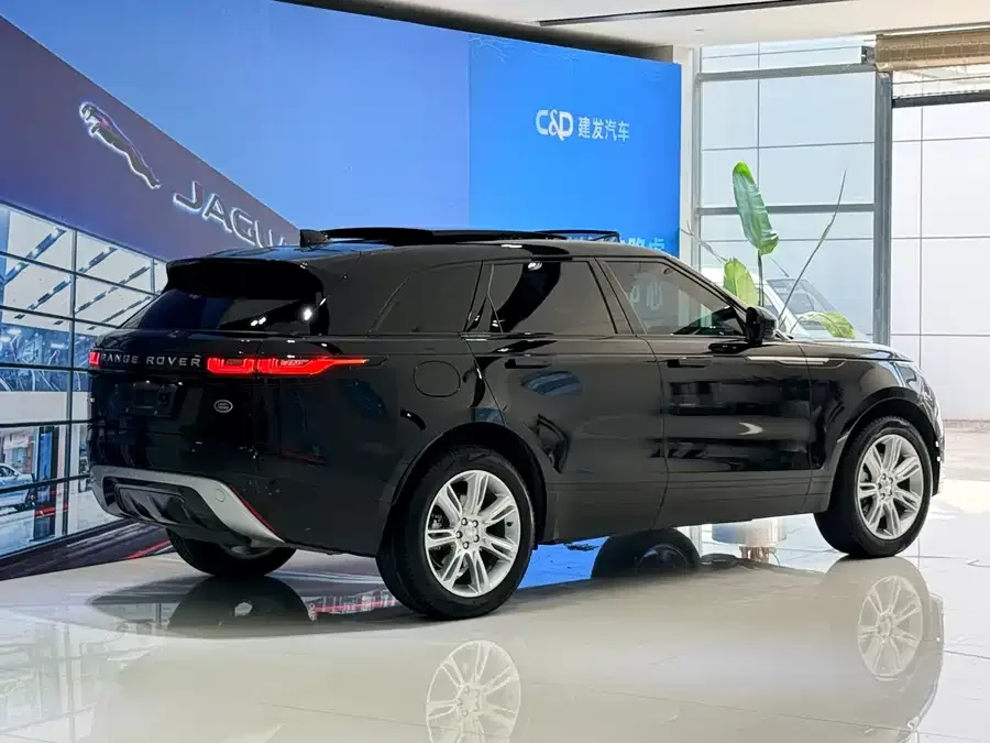Land Rover Range Rover Velar Range Rover Velar 2022 250PS Glitter Gold Collectors Edition 2023 — миниатюра 2
