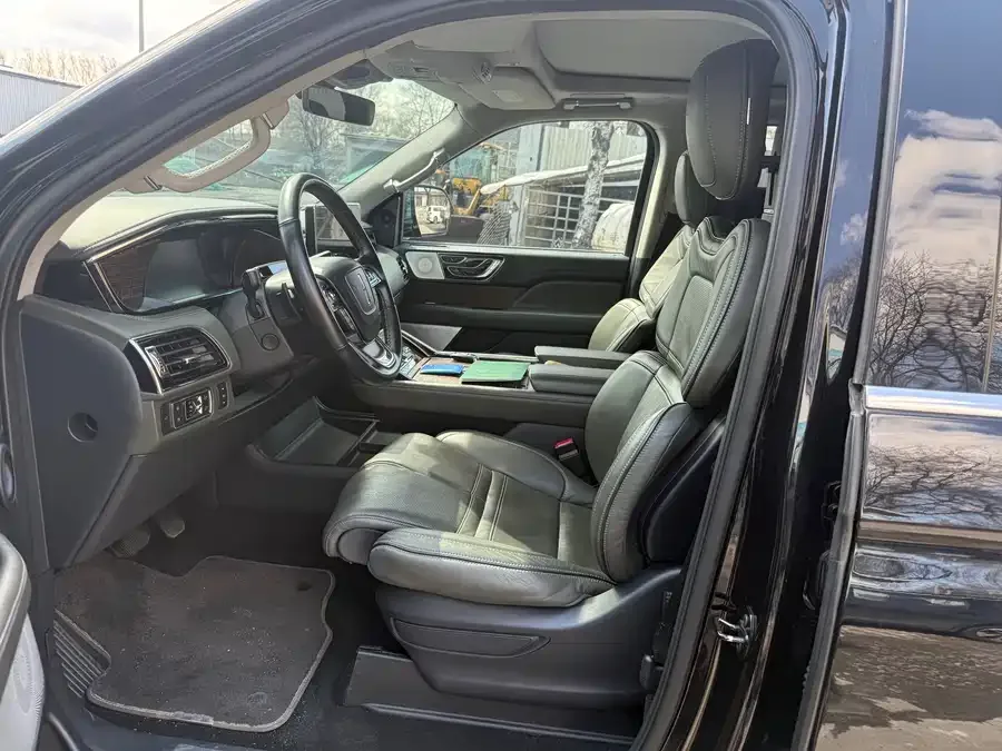 Lincoln Navigator Navigator 2022 3.5T Presidential Edition 2023 — миниатюра 3