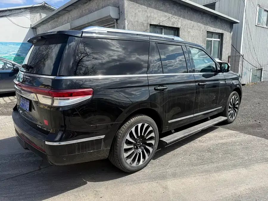 Lincoln Navigator Navigator 2022 3.5T Presidential Edition 2023 — миниатюра 4