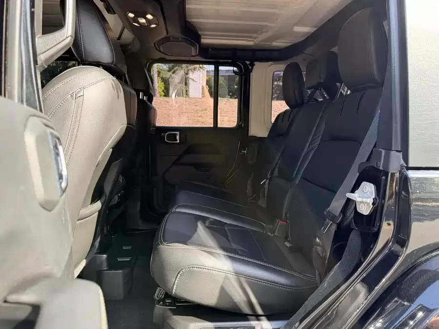 Jeep Wrangler New Energy Wrangler New Energy 2021 Four-Door 2.0T 4xe Sahara 2022 — миниатюра 2