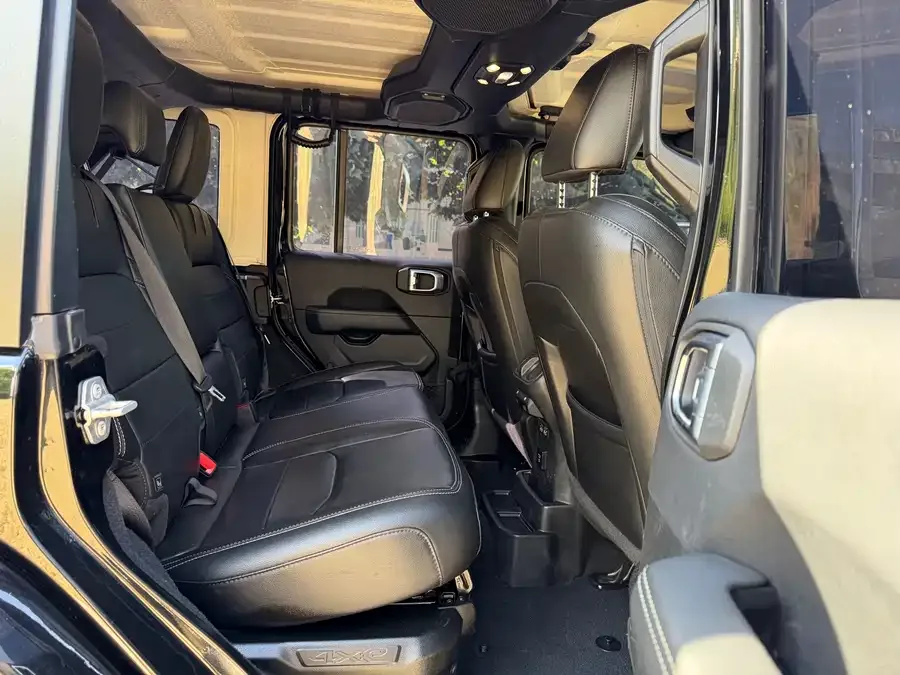 Jeep Wrangler New Energy Wrangler New Energy 2021 Four-Door 2.0T 4xe Sahara 2022 — миниатюра 3