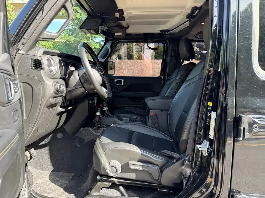 Jeep Wrangler New Energy Wrangler New Energy 2021 Four-Door 2.0T 4xe Sahara 2022 — миниатюра 4