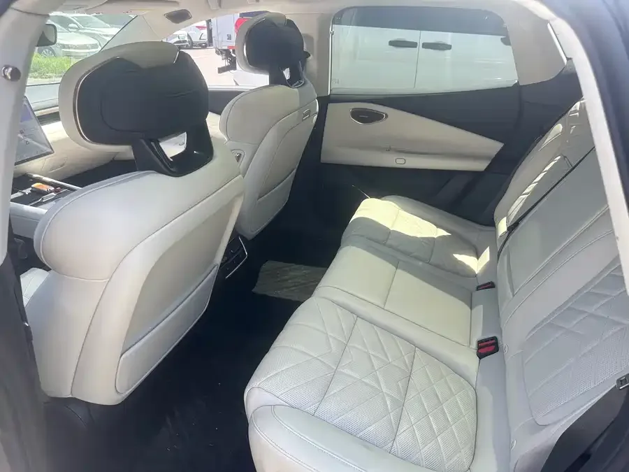Lynk & Co 10 Lynk & Co 10 2025 120 AWD Ultra 2025 — миниатюра 3