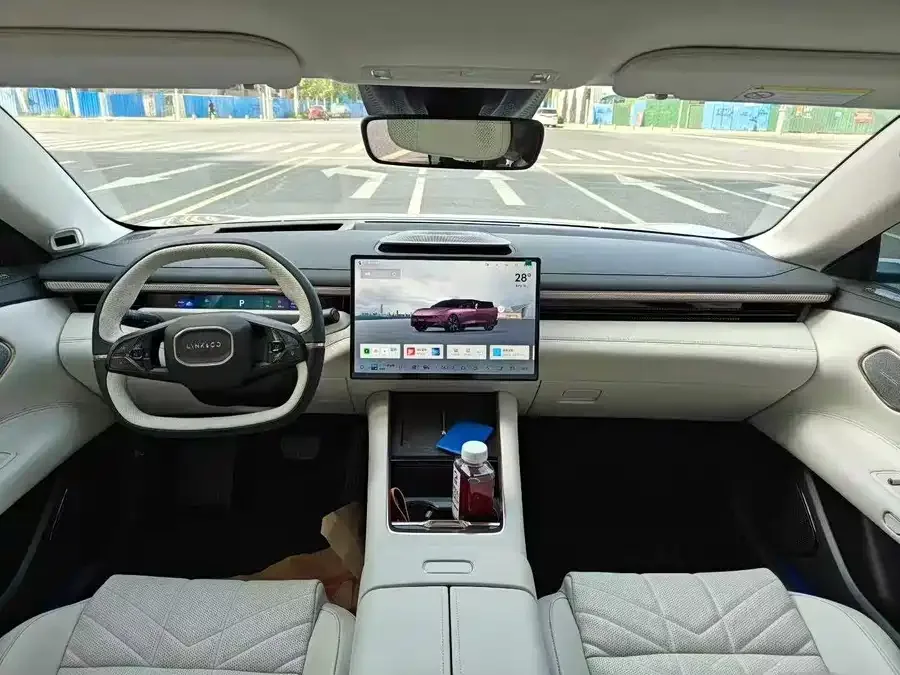 Lynk & Co 10 Lynk & Co 10 2025 240 AWD Ultra 2025 — миниатюра 2
