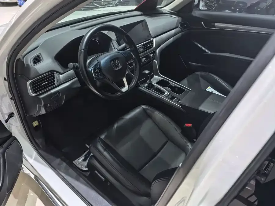 Honda Accord Accord 2022 260TURBO Deluxe Edition 2023 — миниатюра 2