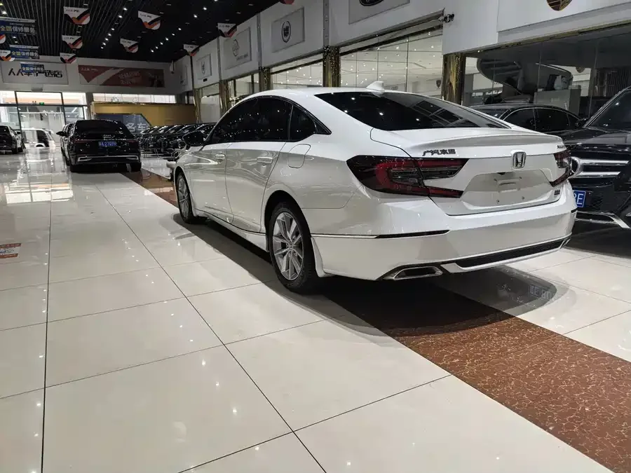 Honda Accord Accord 2022 260TURBO Deluxe Edition 2023 — миниатюра 3