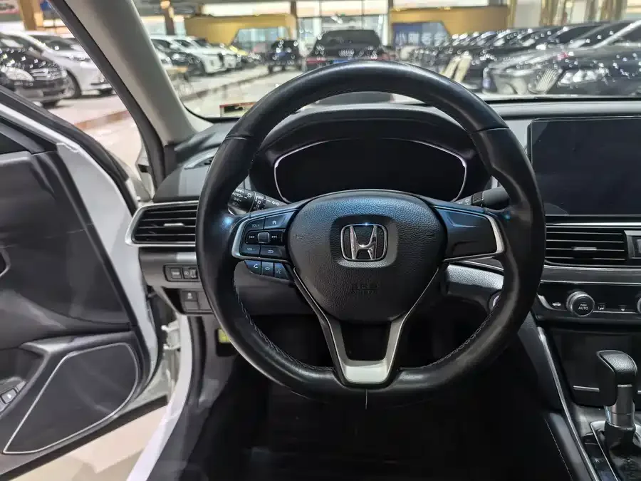 Honda Accord Accord 2022 260TURBO Deluxe Edition 2023 — миниатюра 5