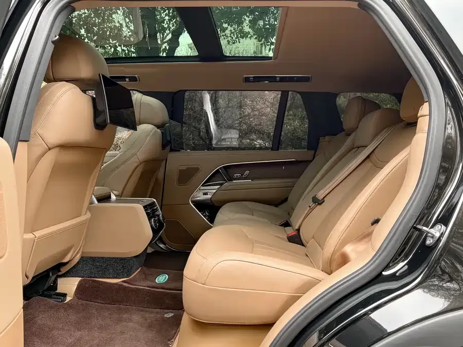 Land Rover Range Rover Range Rover 2024 3.0 L6 400PS Genesis Extended Edition 2024 — миниатюра 3
