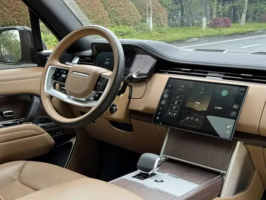 Land Rover Range Rover Range Rover 2024 3.0 L6 400PS Grand Extended Edition 7 Seaters 2024 — миниатюра 3