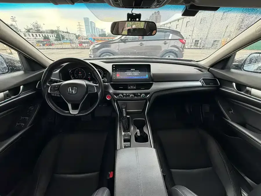 Honda Accord Accord 2022 260TURBO Deluxe Edition 2022 — миниатюра 3