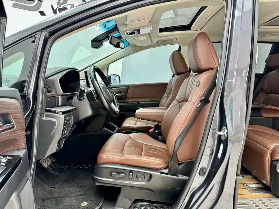 Honda Odyssey 2022 Odyssey 2.0L e:HEV Elite Supreme Edition 2022 — миниатюра 2