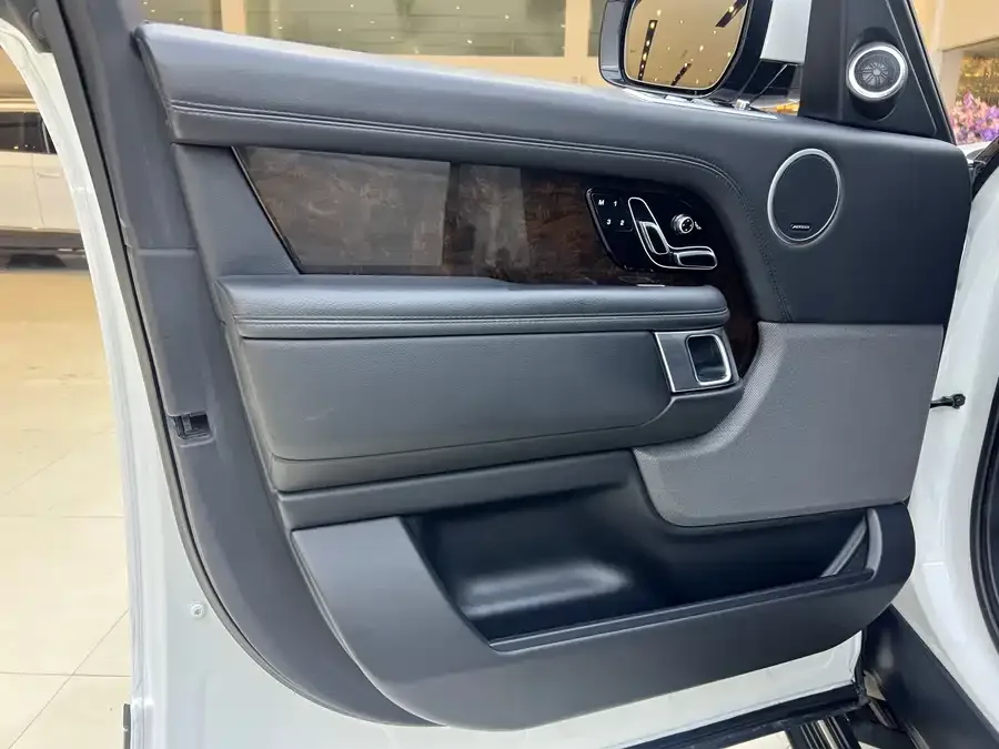 Land Rover Range Rover Range Rover 2021 3.0 L6 Grand Edition 2022 — миниатюра 5
