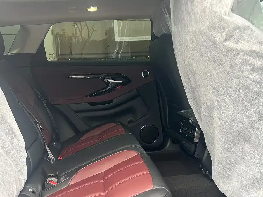 Land Rover Range Rover Aurora 2026 Range Rover Evoque L SE 2026 — миниатюра 3