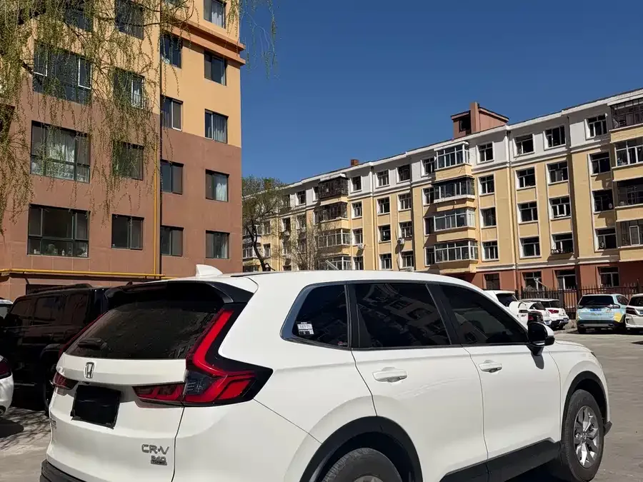 Honda CR-V 2023 240TURBO 2WD Front Edition 5 Seaters 2023 — миниатюра 3
