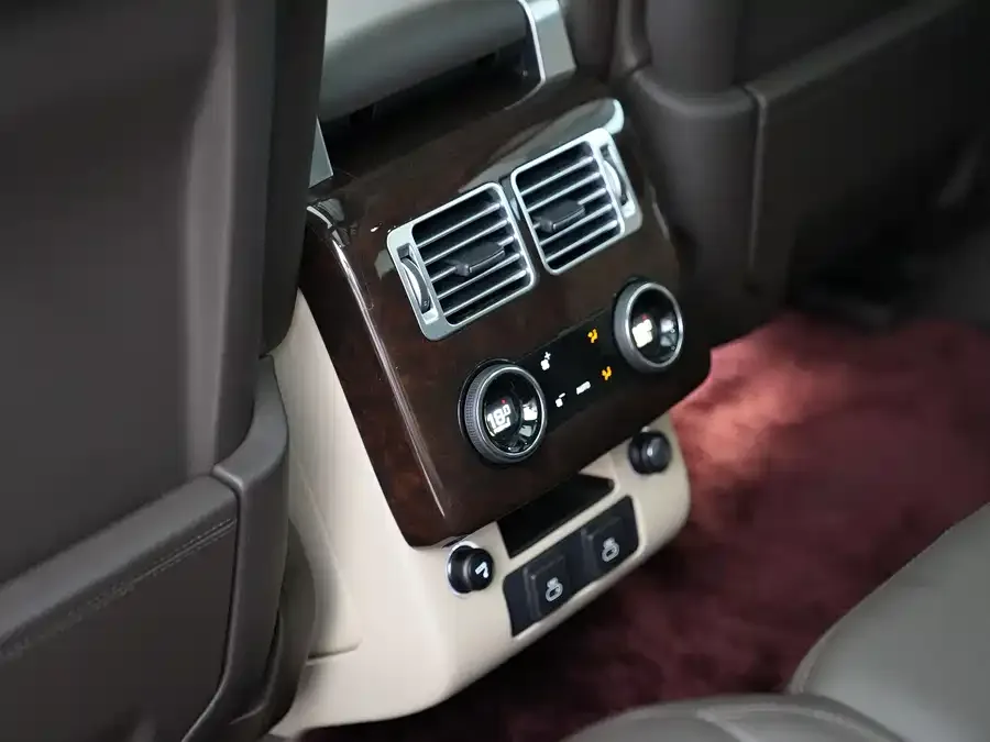 Land Rover Range Rover Range Rover 2022 3.0 L6 360PS Legend Edition 2022 — миниатюра 4