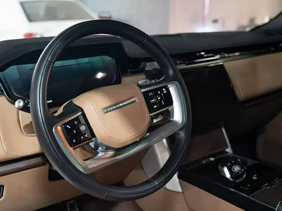 Land Rover Range Rover Range Rover 2024 3.0 L6 400PS Grand Extended Edition 7 Seaters 2024 — миниатюра 4