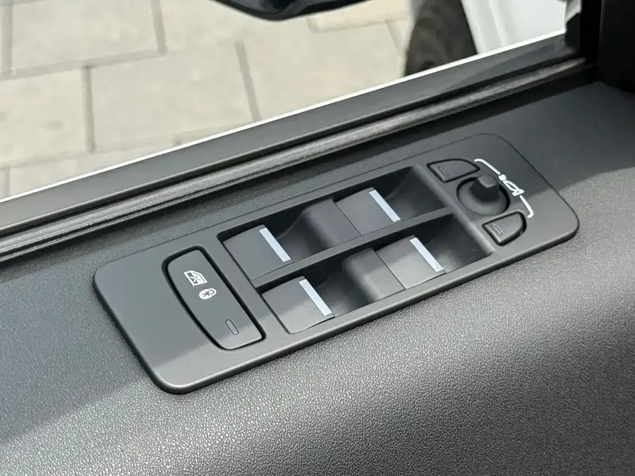 Land Rover Pre-owned Discovery Sports Discovery Sport 2023 249PS R-Dynamic SE Performance Technology Edition 2023 — миниатюра 4