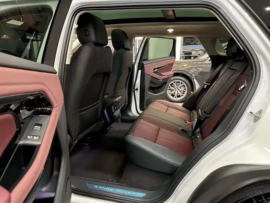 Land Rover Range Rover Aurora Range Rover Evoque 2022 facelift Evoque L 249PS R-Dynamic Deluxe Edition 2023 — миниатюра 3