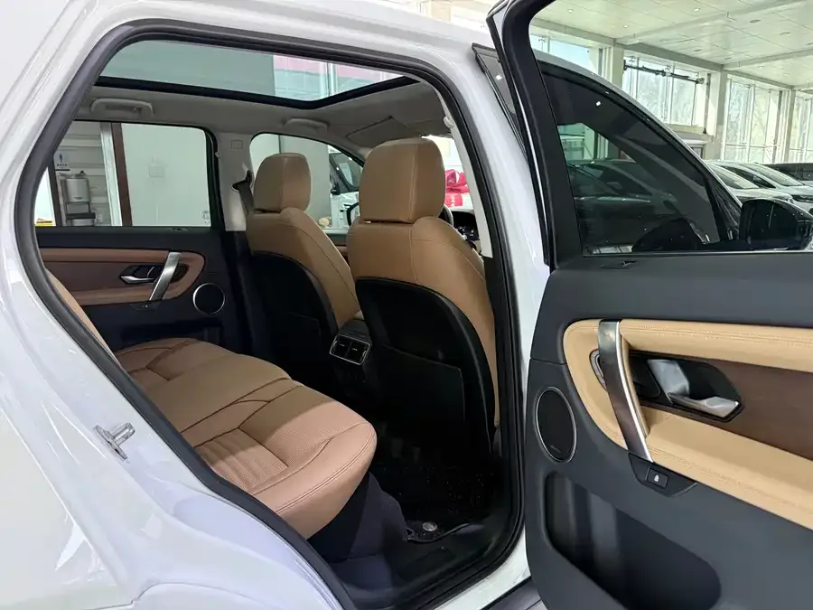 Land Rover Pre-owned Discovery Sports Discovery Sport 2024 Performance Technology Edition 2024 — миниатюра 3