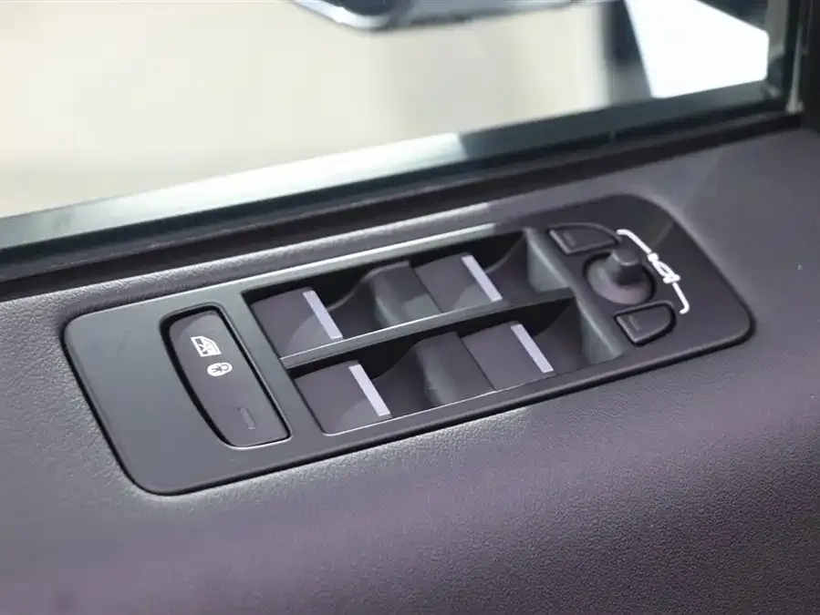 Land Rover Pre-owned Discovery Sports Discovery Sport 2025 249PS Performance Technology Edition 2025 — миниатюра 4