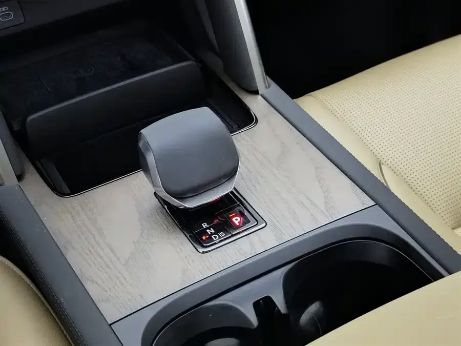 Land Rover Pre-owned Discovery Sports Discovery Sport 2025 249PS Performance Technology Edition 2025 — миниатюра 4