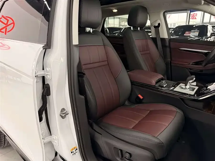Land Rover Range Rover Aurora Range Rover Aurora 2023 Aurora L 249PS Luxury Edition 2024 — миниатюра 3