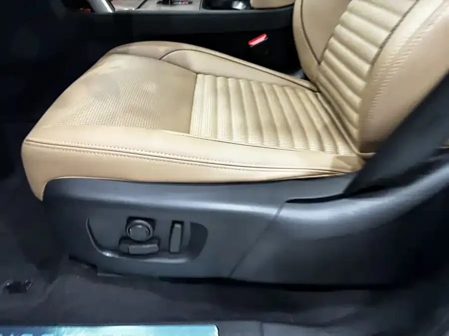 Land Rover Pre-owned Discovery Sports Discovery Sport 2025 249PS Performance Technology Edition 2025 — миниатюра 4