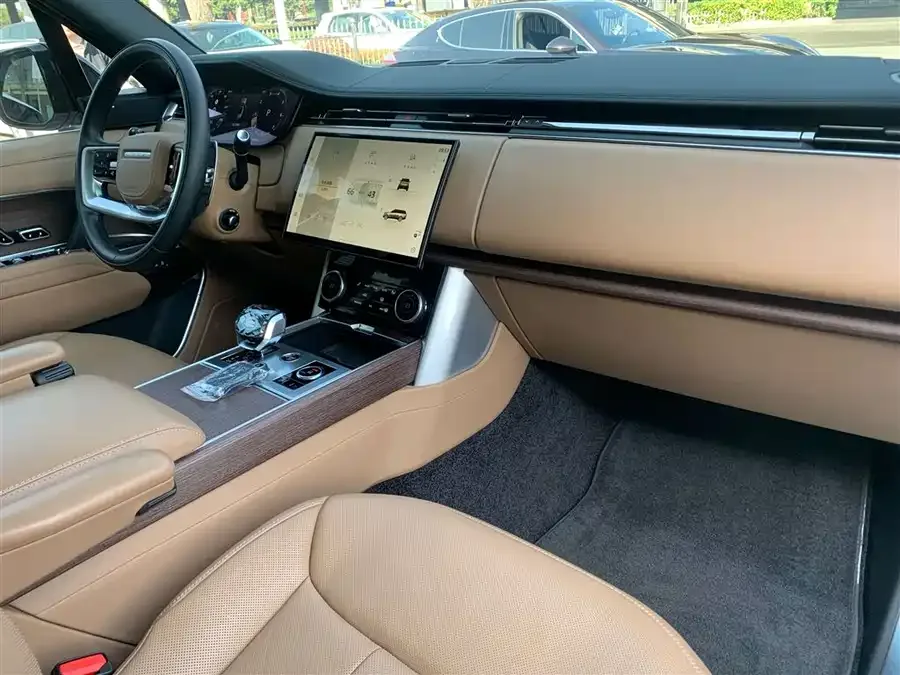 Land Rover Range Rover Range Rover 2023 3.0 L6 360PS Grand Edition 2024 — миниатюра 4