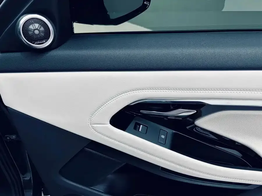 Land Rover Range Rover Aurora Range Rover Evoque 2021 Evoque L 249PS R-Dynamic First edition 2022 — миниатюра 4