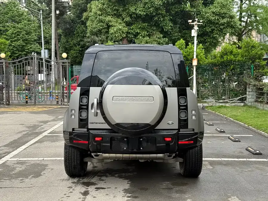 Land Rover guard Land Rover Defender 2025 110 3.0T P400 X 2024 — миниатюра 4