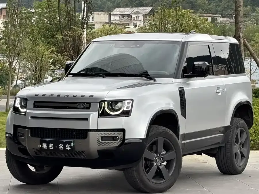 Land Rover guard 2022