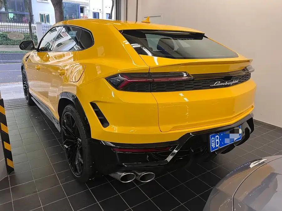 Lamborghini Urus SE Urus SE 2025 4.0T Standard Edition 2025 — миниатюра 2